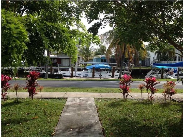 305 NE 2nd Ave, Dania Beach FL 33004