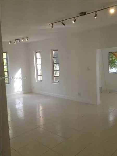 305 NE 2nd Ave, Dania Beach FL 33004