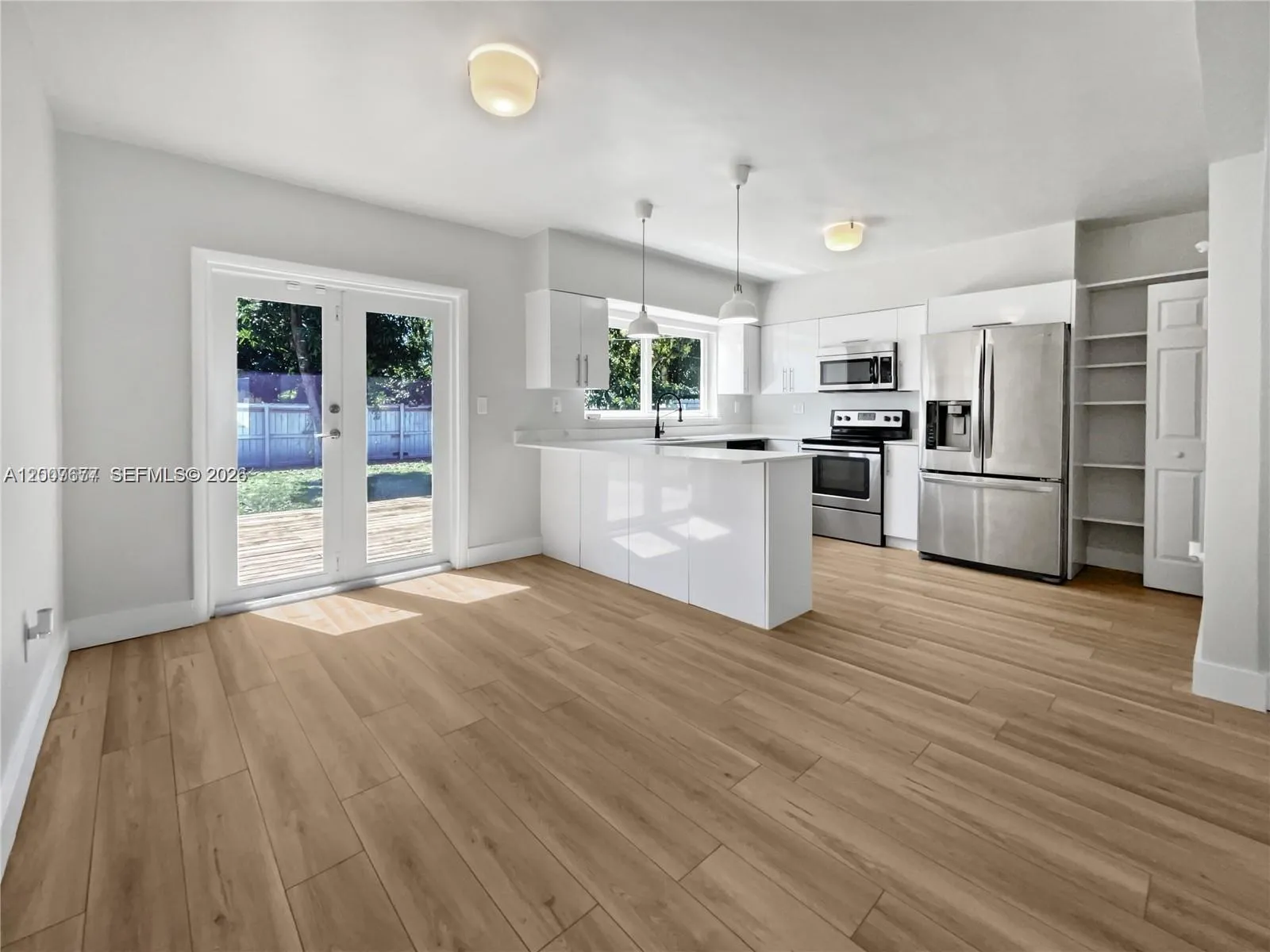 524 NE 160th St, Miami FL 33162