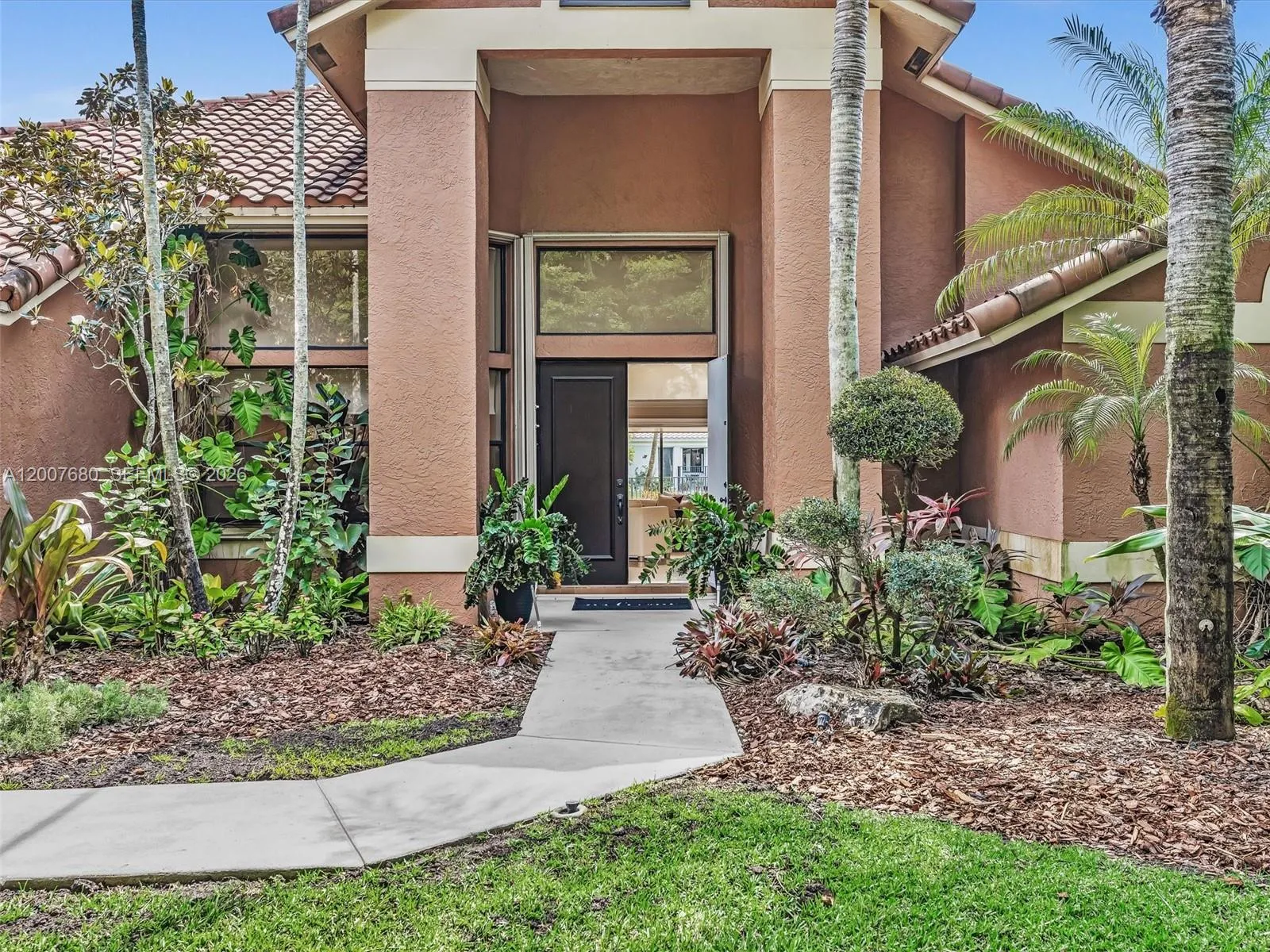 1080 Creekford Dr, Weston FL 33326