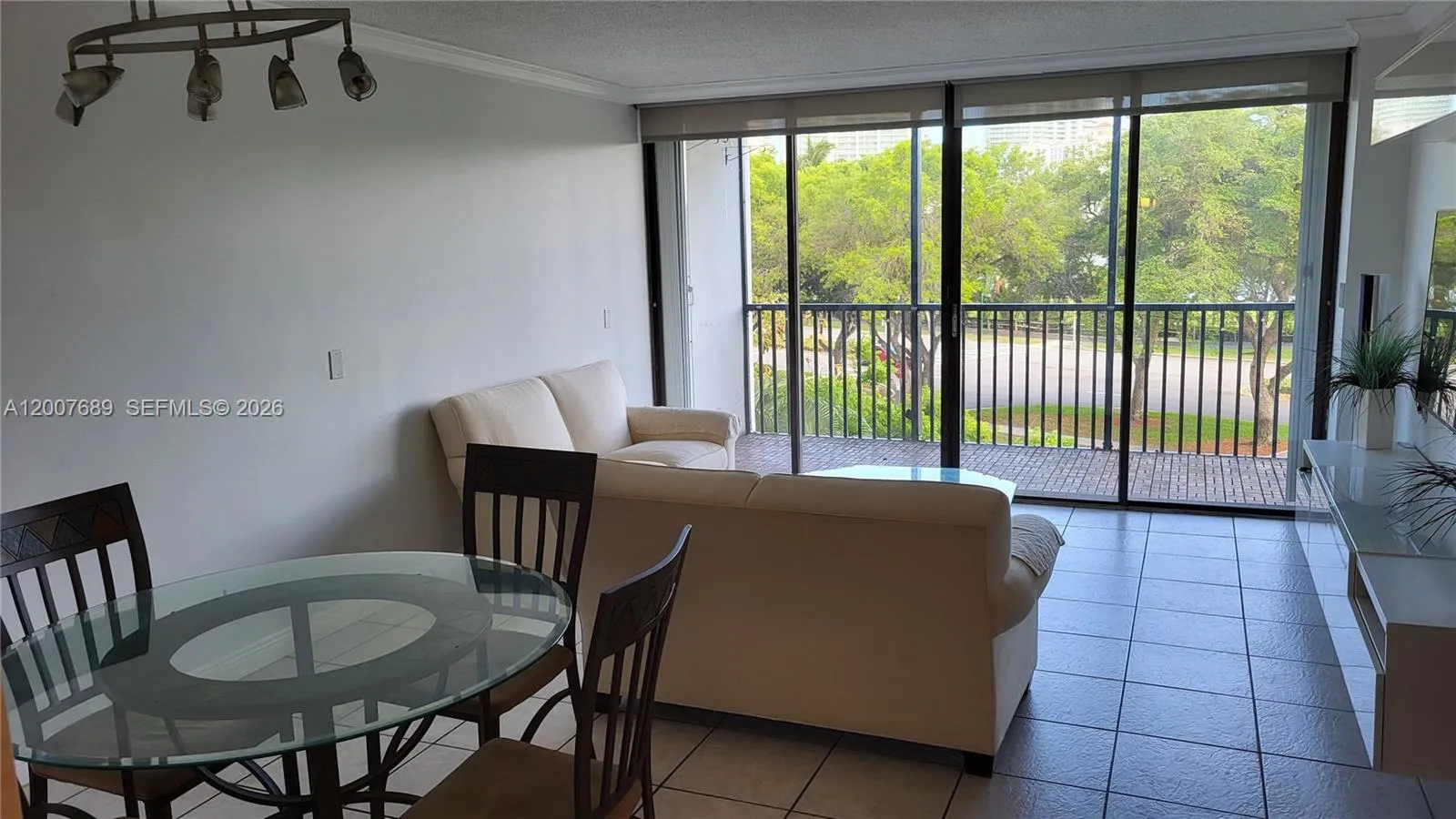 3475 N Country Club Dr # 409, Aventura FL 33180