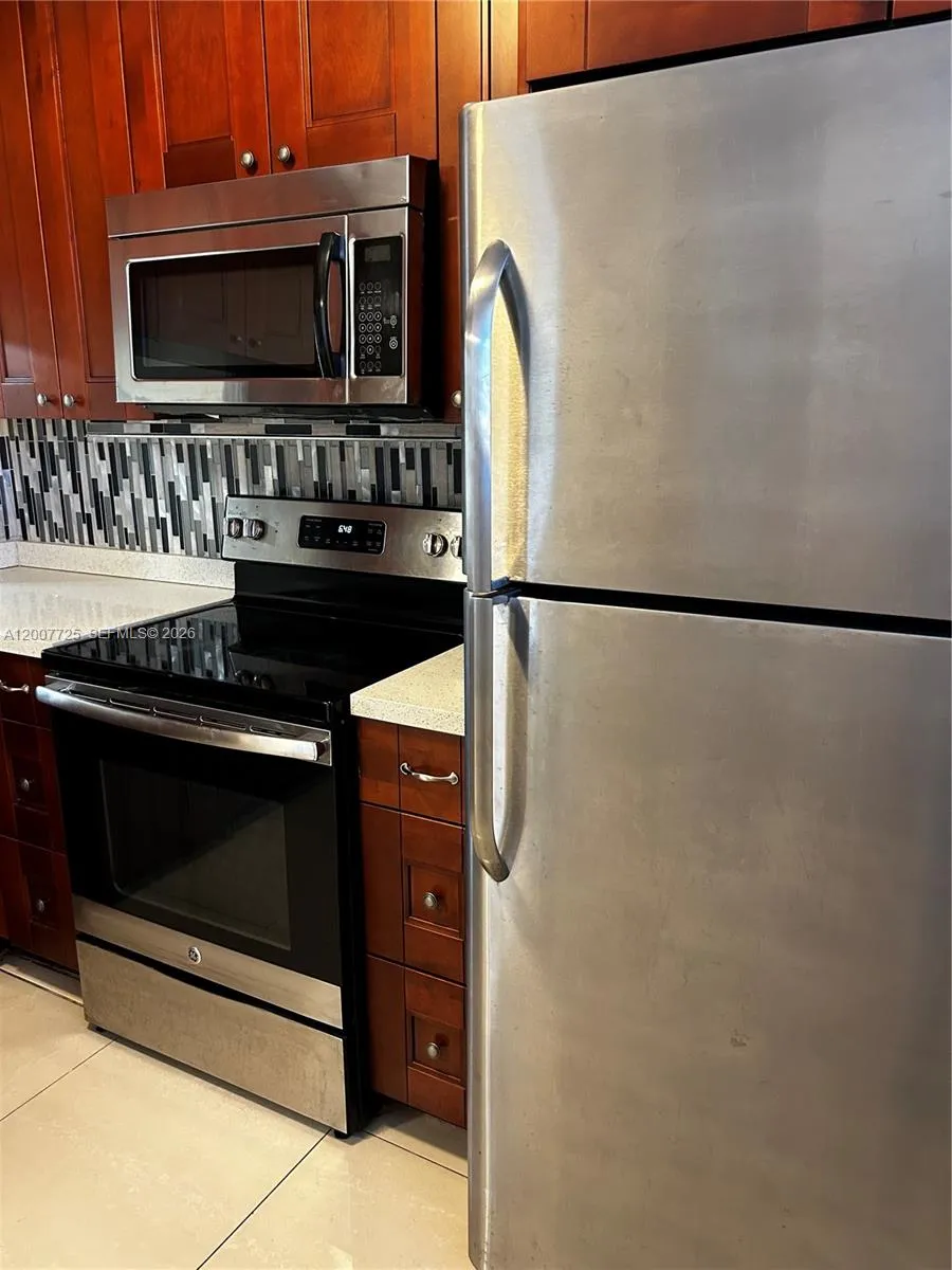 713 NW 103rd Ter # 203, Pembroke Pines FL 33026