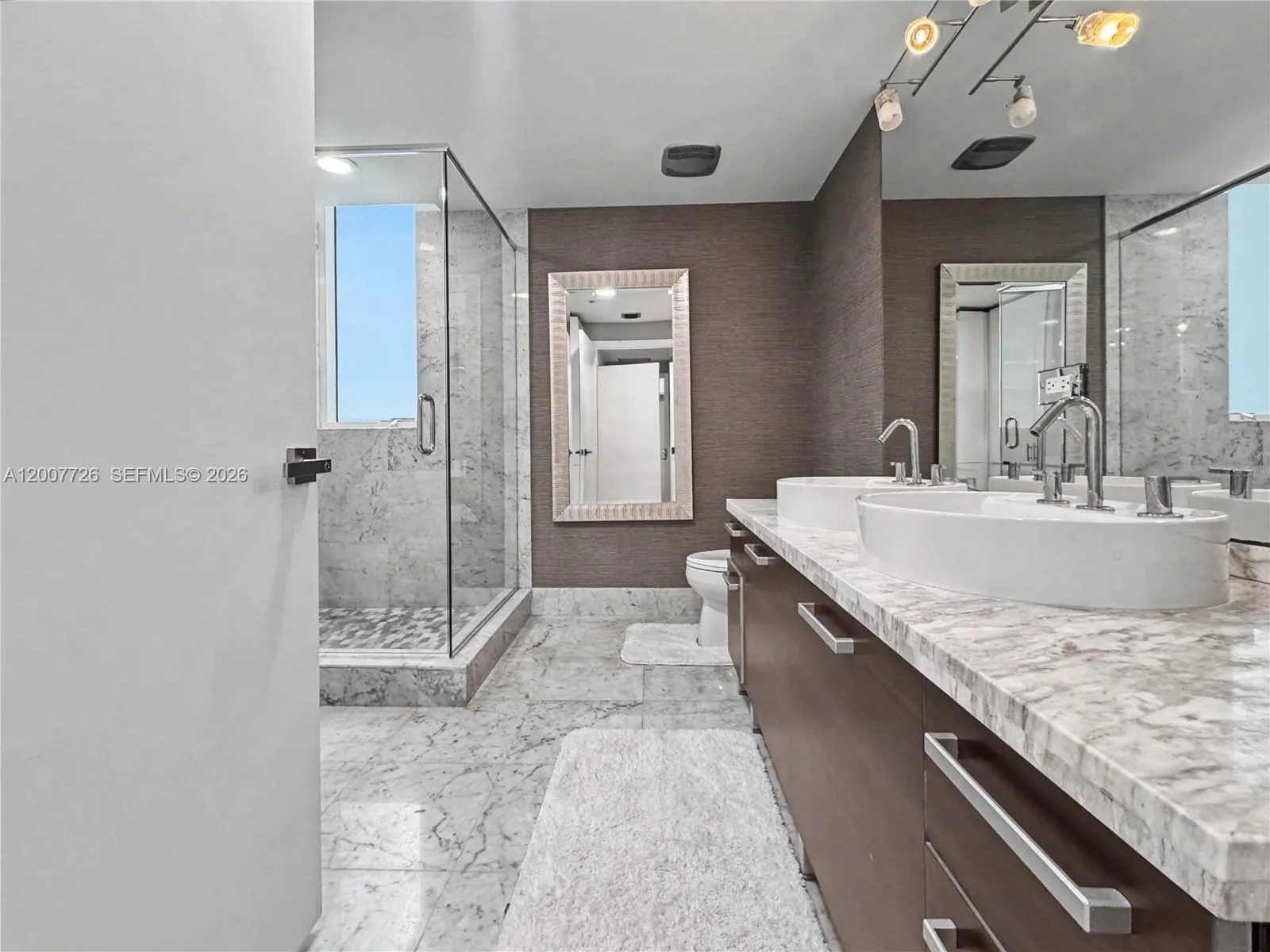 253 NE 2nd St # 1003, Miami FL 33132