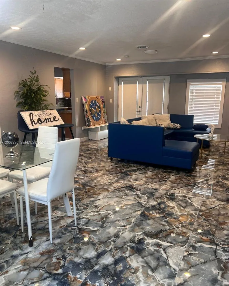 221 NE 24th St, Pompano Beach FL 33064