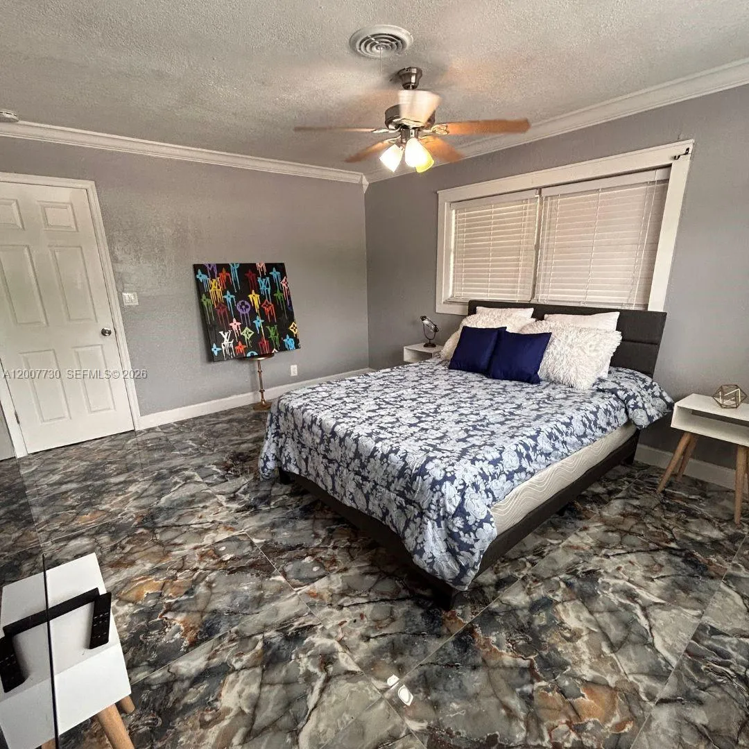 221 NE 24th St, Pompano Beach FL 33064