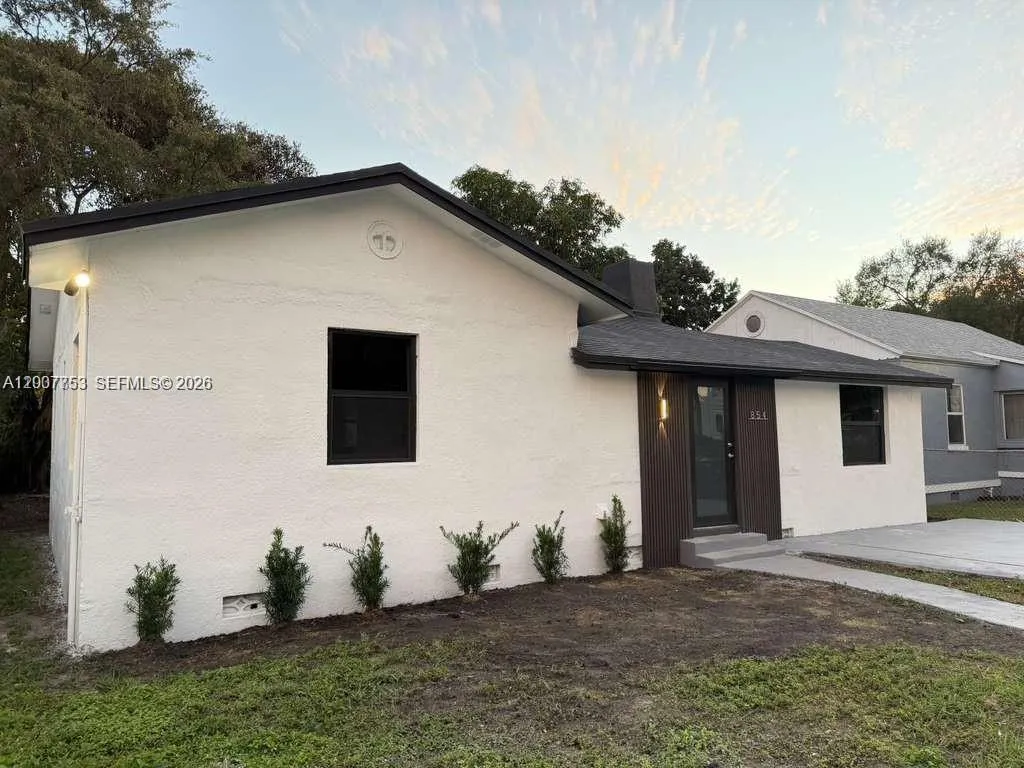 854 NW 76th St, Miami FL 33150