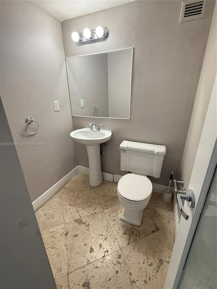 5313 Collins Ave # 1110, Miami Beach FL 33140