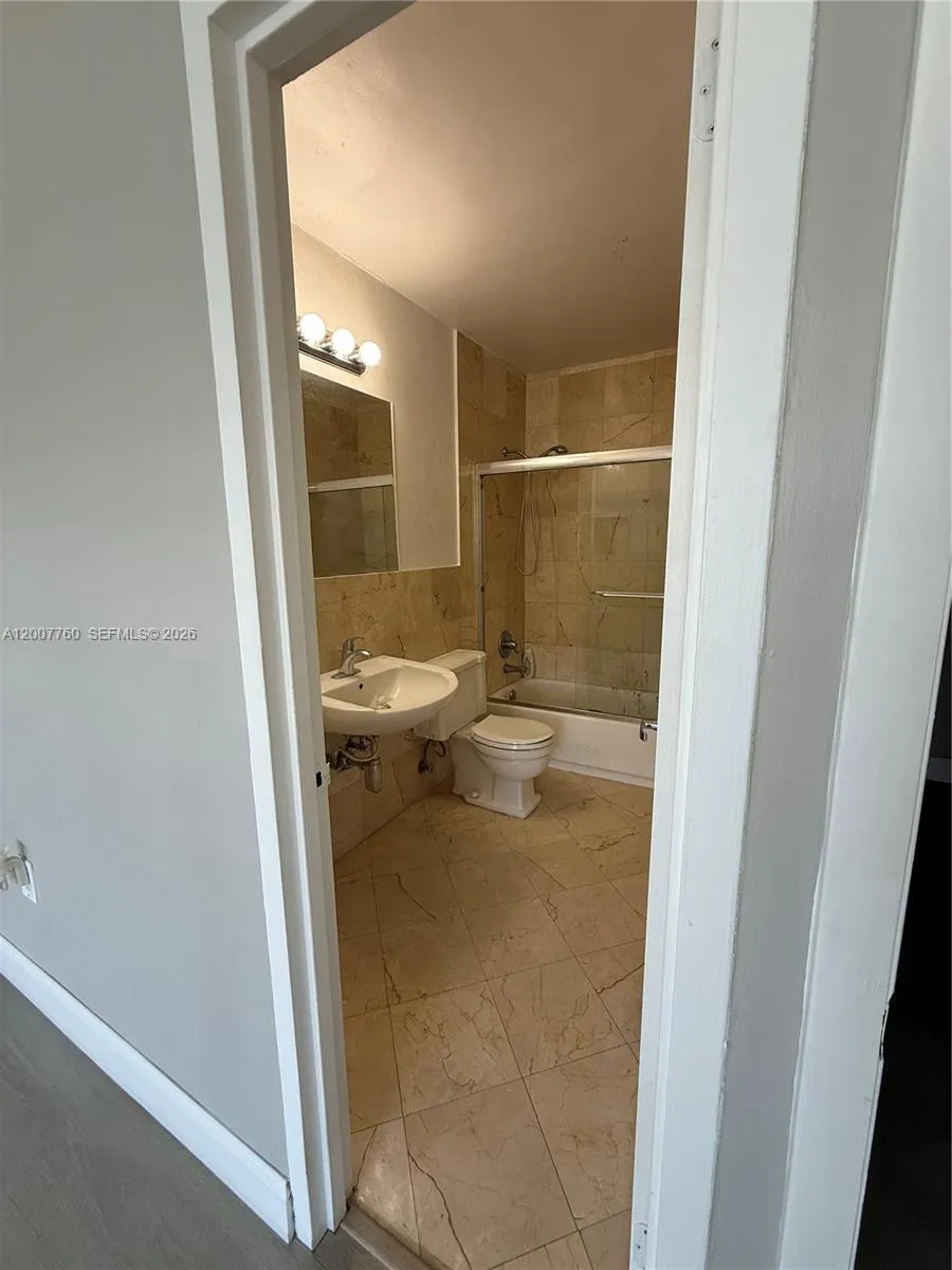 5313 Collins Ave # 1110, Miami Beach FL 33140