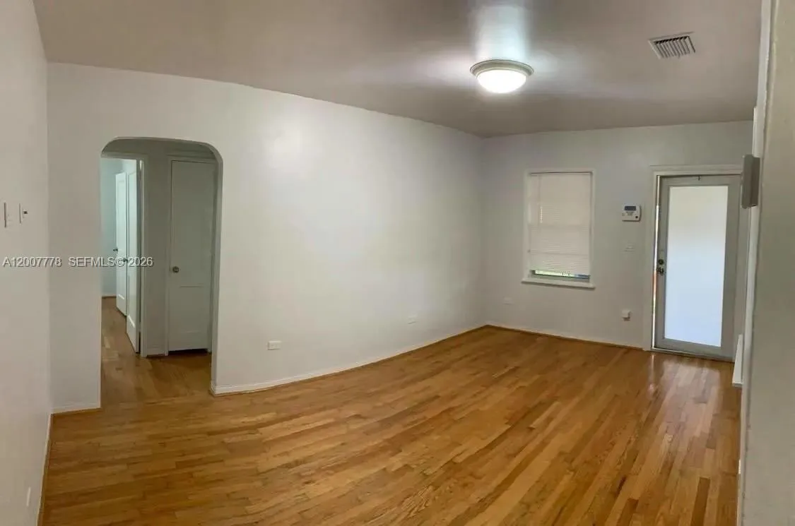 4289 NW 5th St, Miami FL 33126