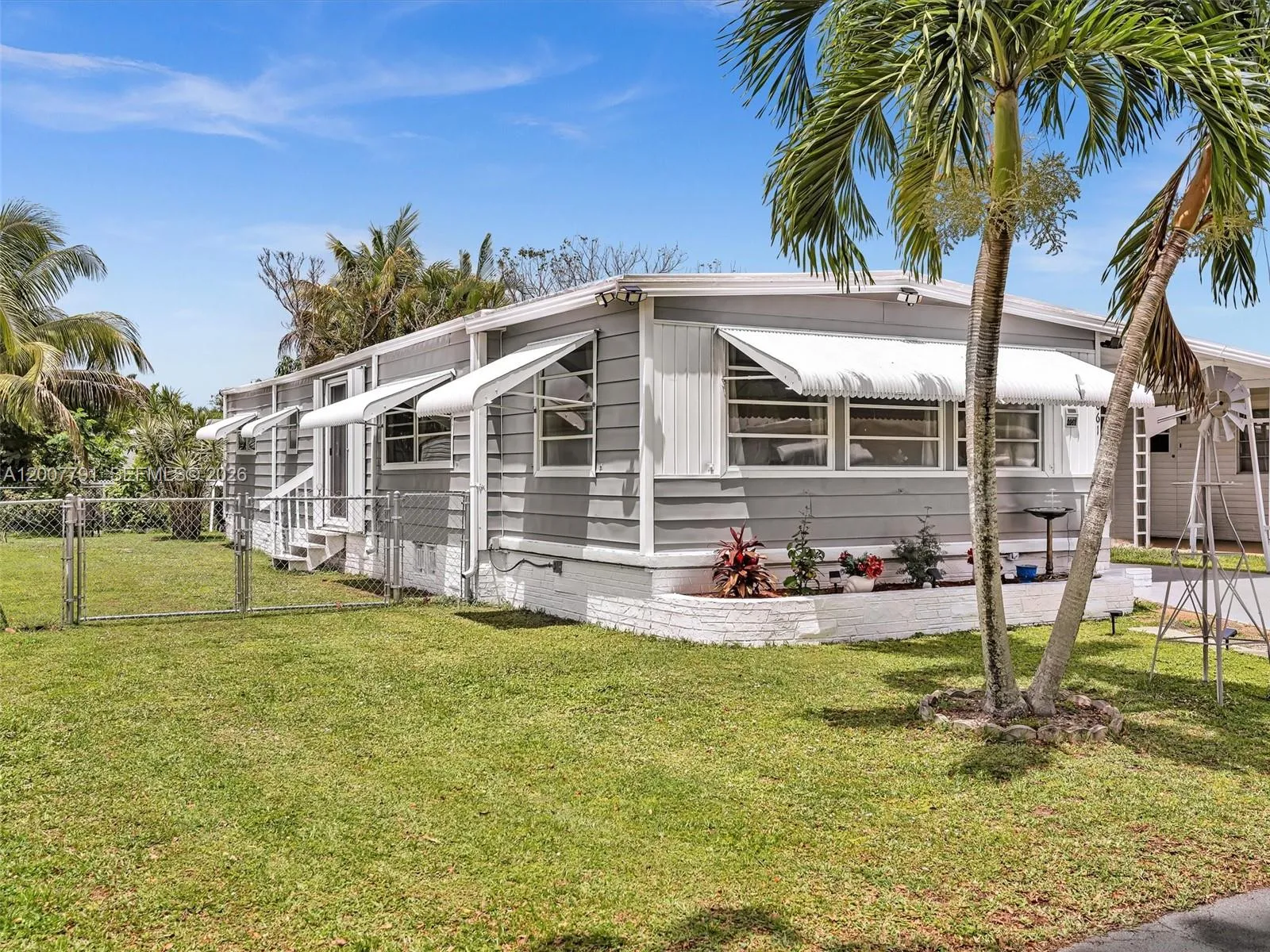 2061 SW 83rd Ave, Davie FL 33324