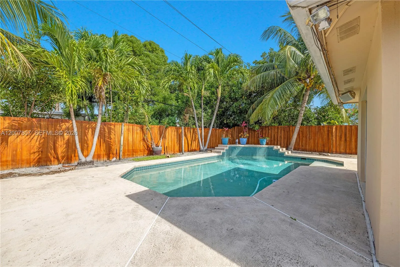 4051 NE 17th Ter, Pompano Beach FL 33064