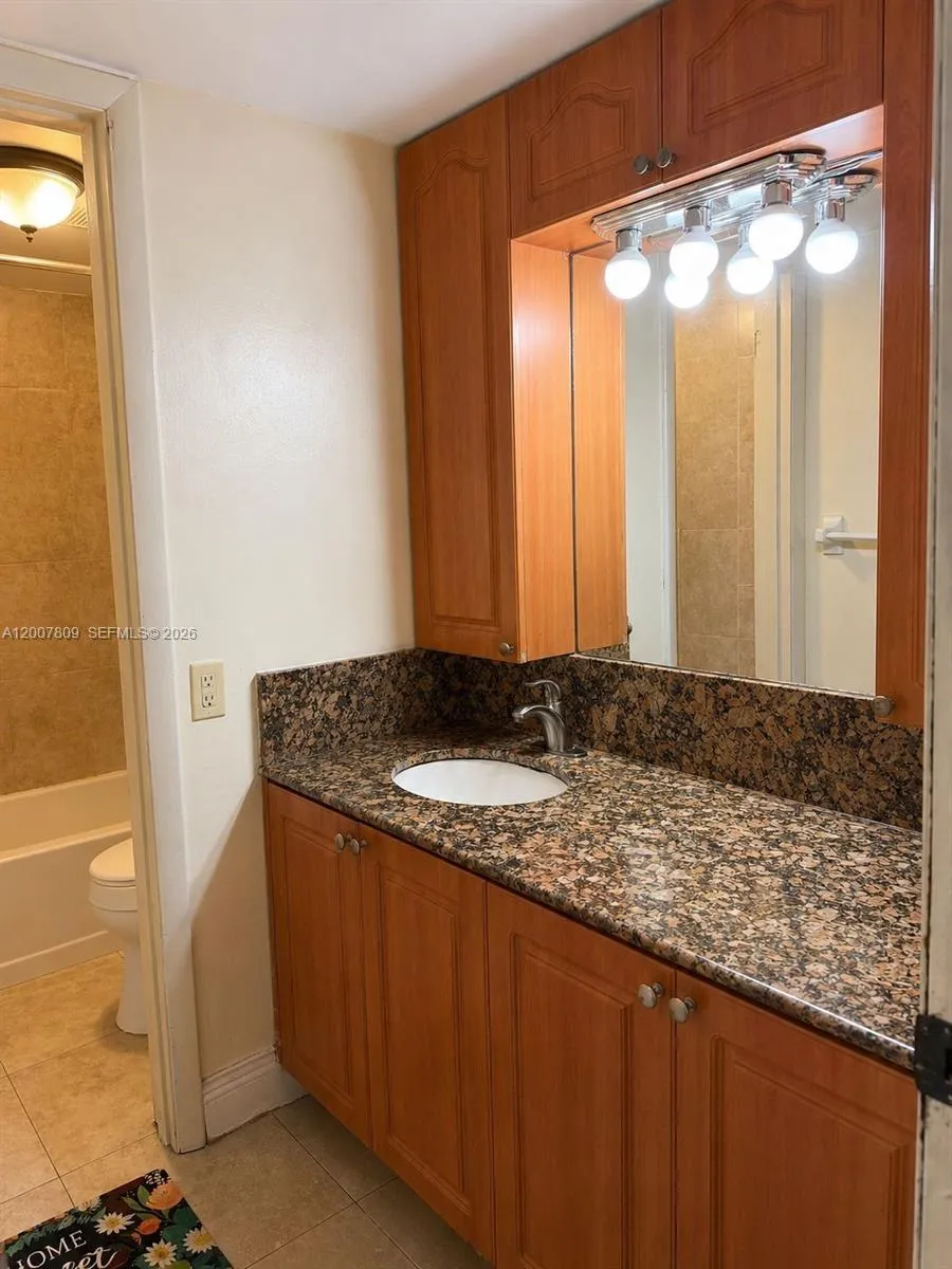 1910 W 56th St # 3121B, Hialeah FL 33012