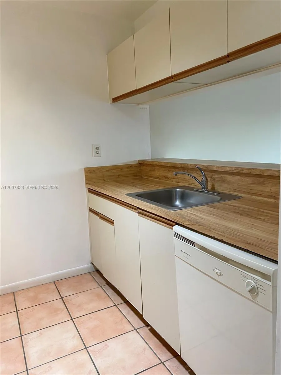 11251 SW 13th St # 201, Pembroke Pines FL 33025