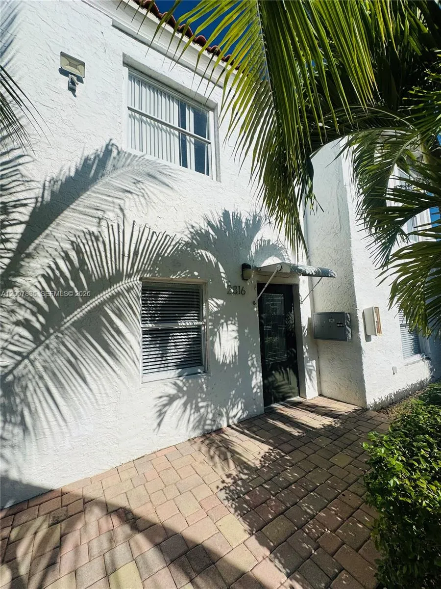 2816 Pine Tree Dr # 3, Miami Beach FL 33140