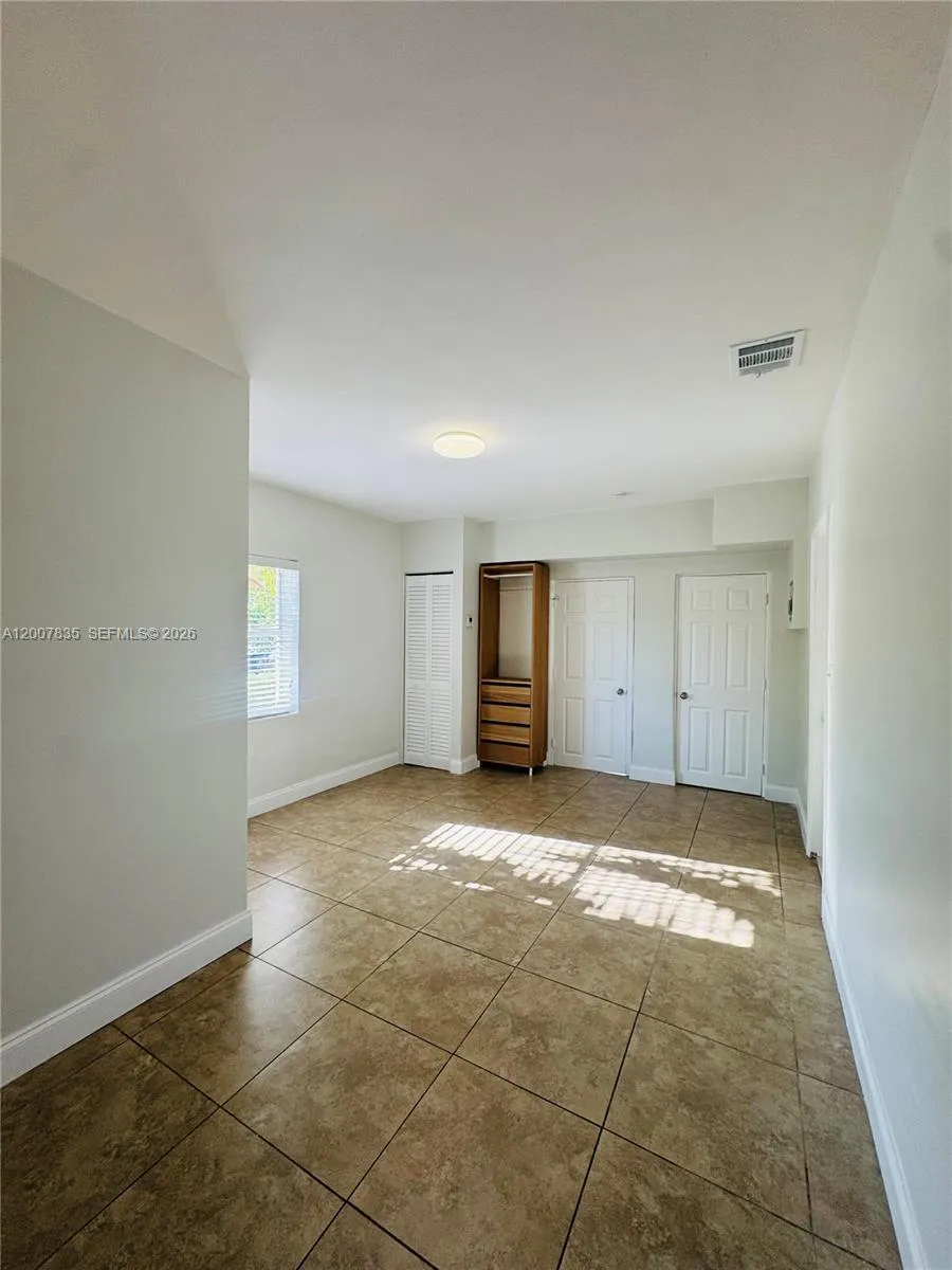 2816 Pine Tree Dr # 3, Miami Beach FL 33140