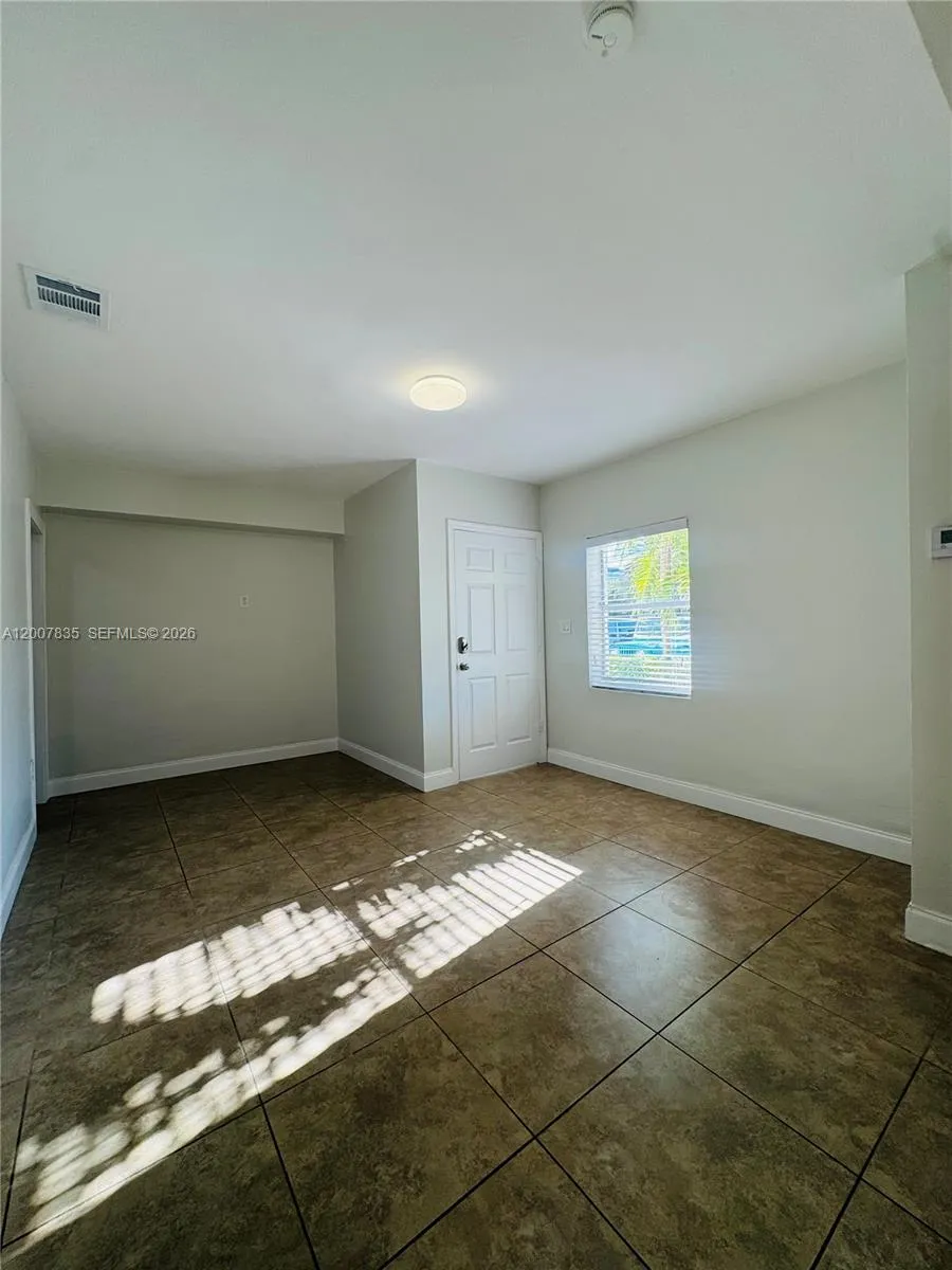 2816 Pine Tree Dr # 3, Miami Beach FL 33140