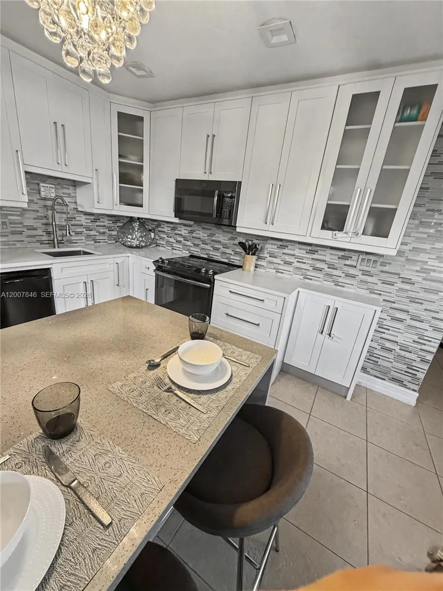 1423 Holly Heights Dr # 11, Fort Lauderdale FL 33304