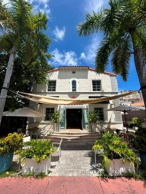 929 Collins Ave, Miami Beach FL 33139