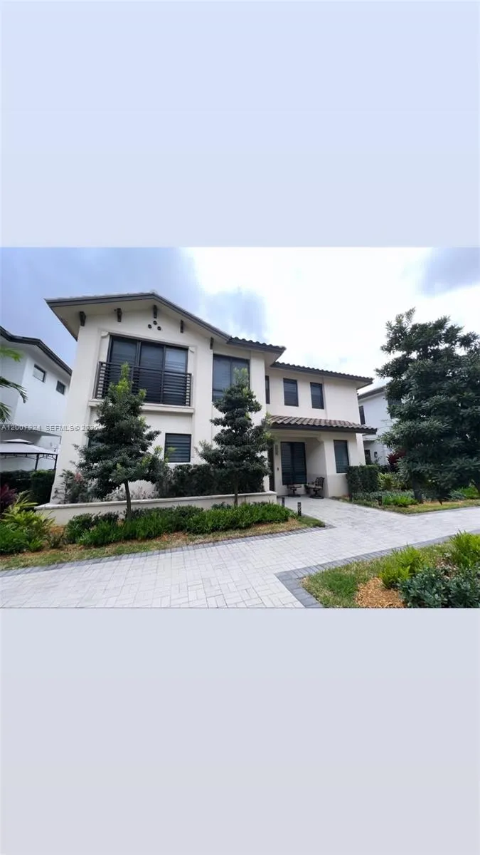 8253 NW 47th Ln, Doral FL 33166