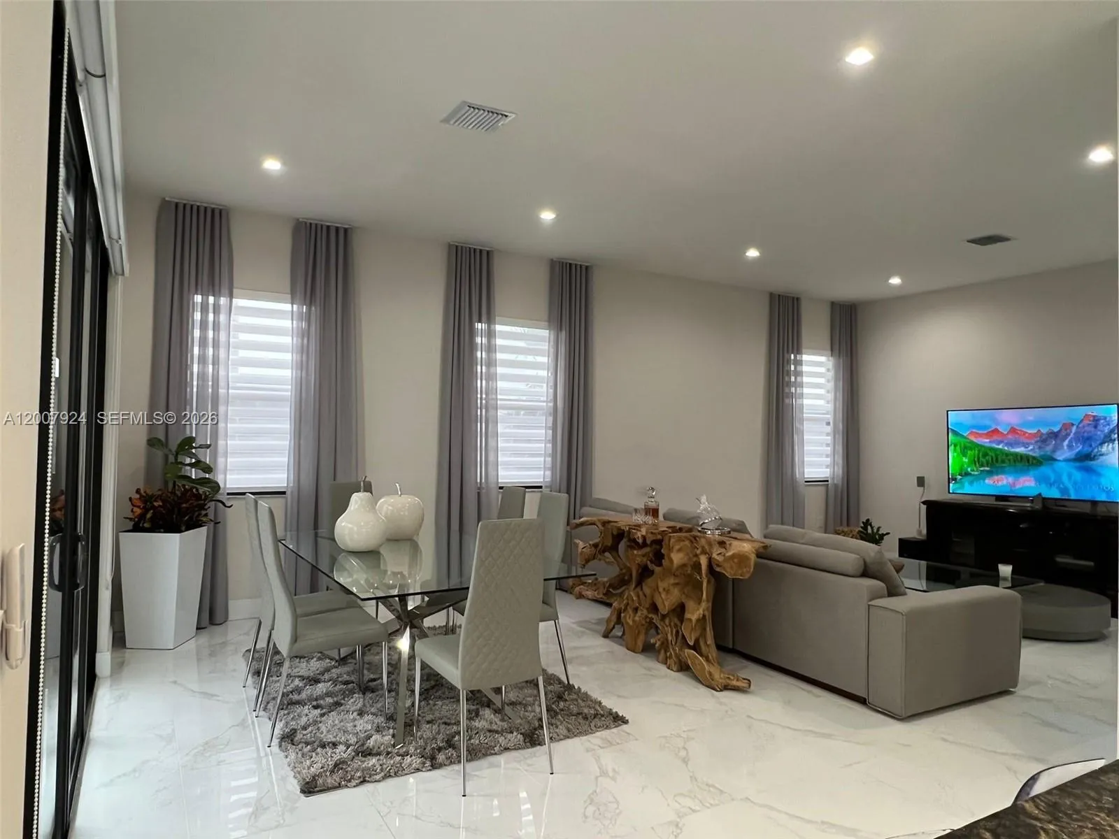 8253 NW 47th Ln, Doral FL 33166