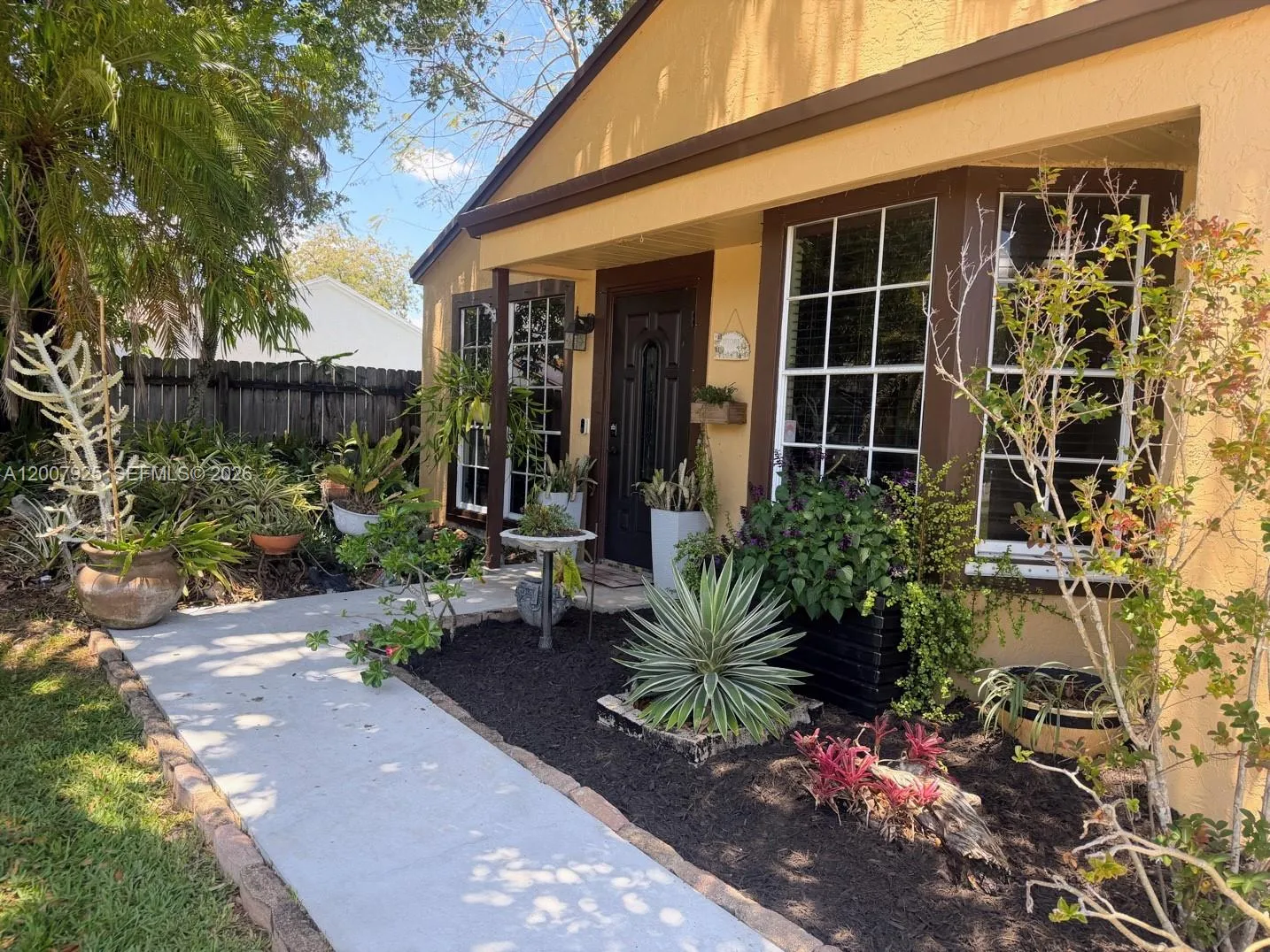 13541 SW 10th Pl, Davie FL 33325