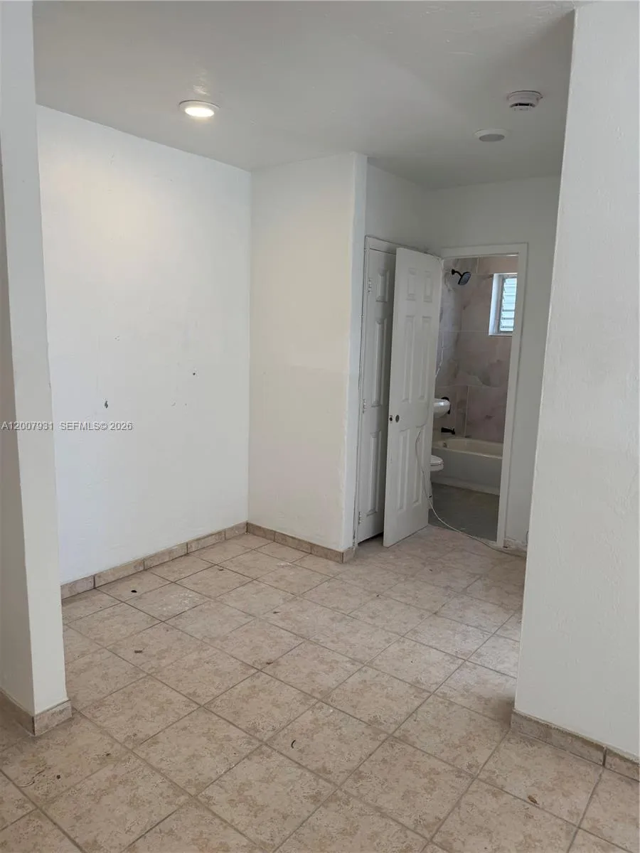 7300 Harding Ave # 21, Miami Beach FL 33141