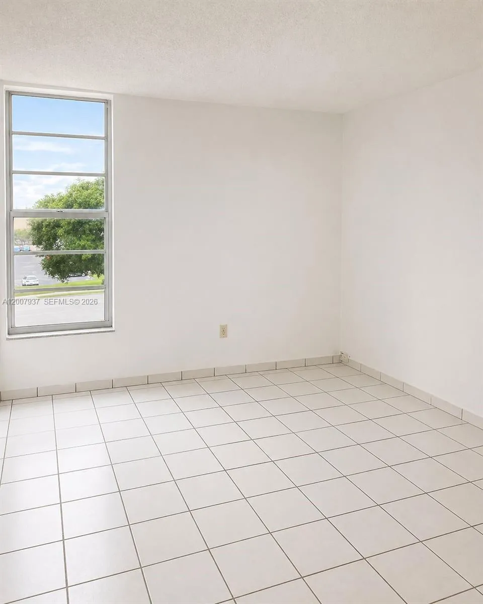 310 Fontainebleau Blvd # 406, Miami FL 33172