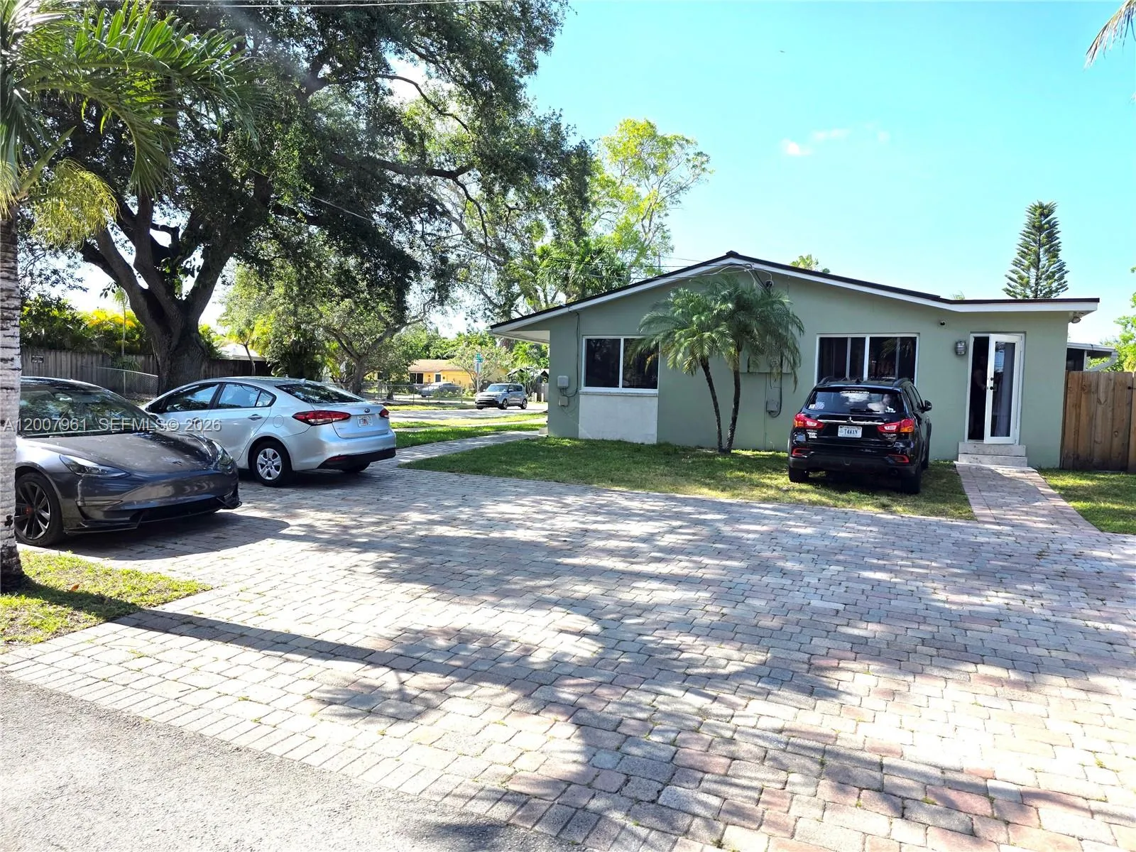 2111 N 26th Ave, Hollywood FL 33020