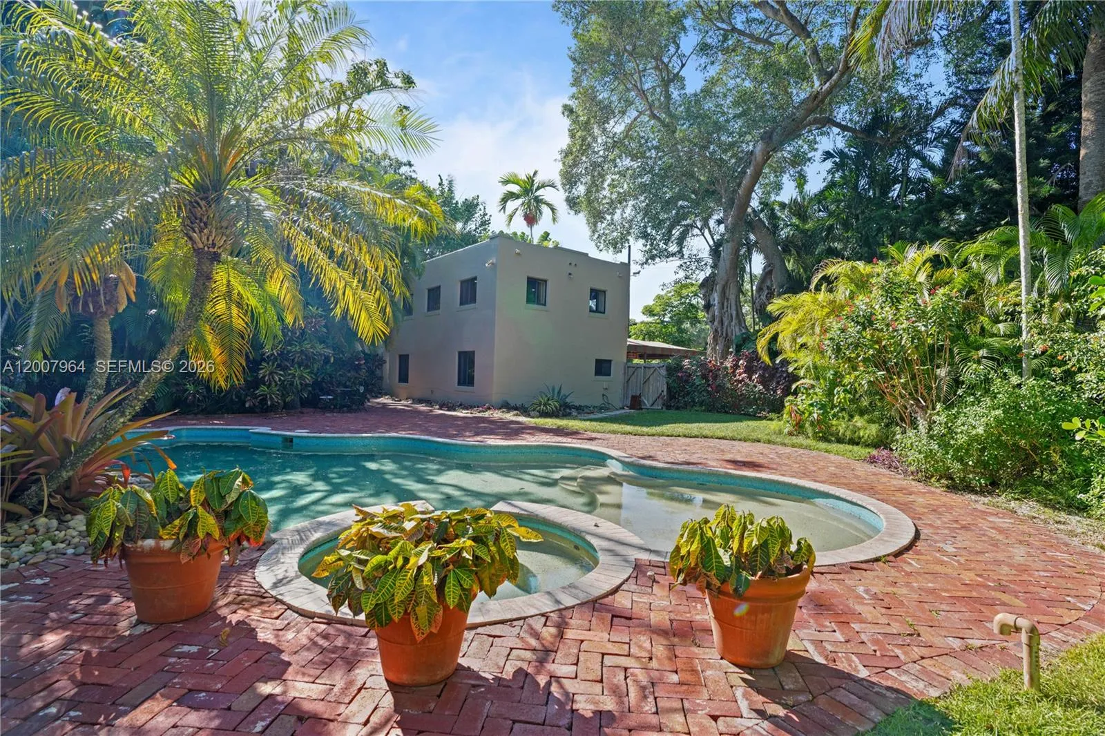 476 NE 119th St, Biscayne Park FL 33161