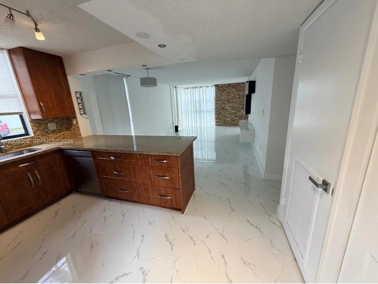 18000 NW 68th Ave # 101A, Hialeah FL 33015