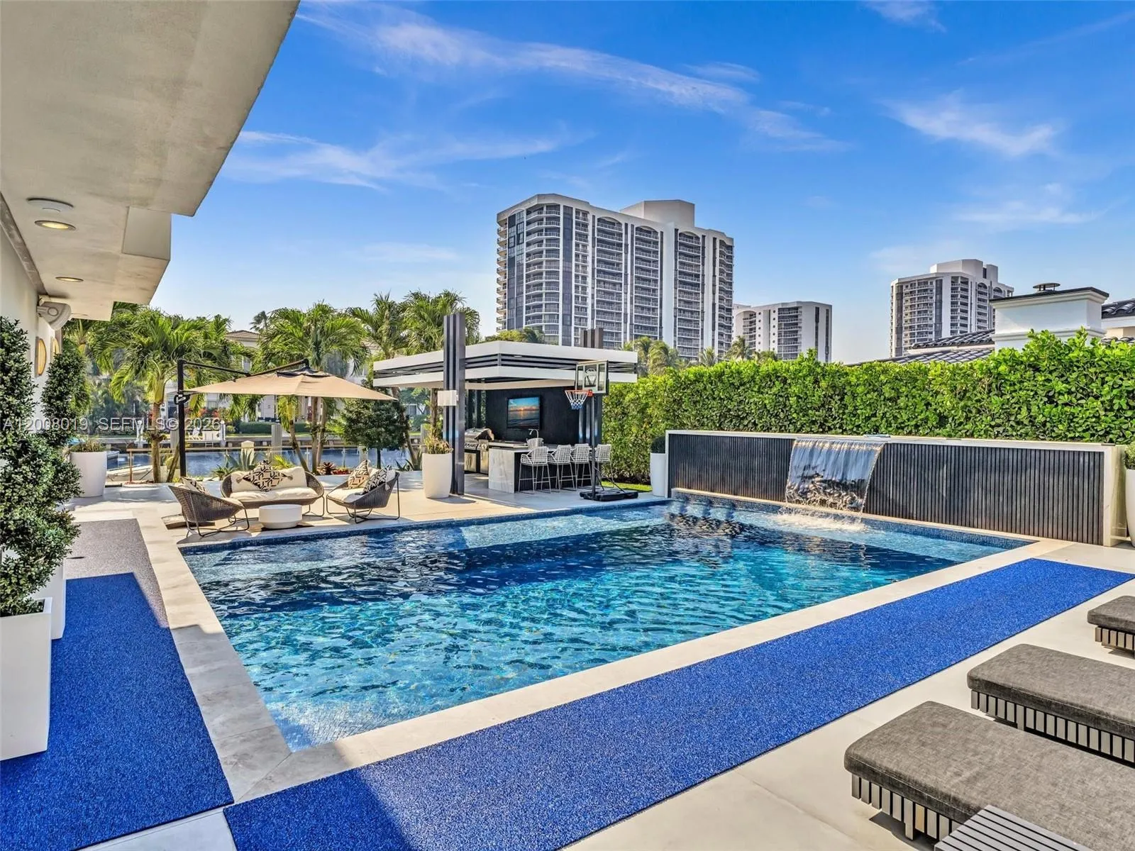 307 Holiday Dr, Hallandale Beach FL 33009