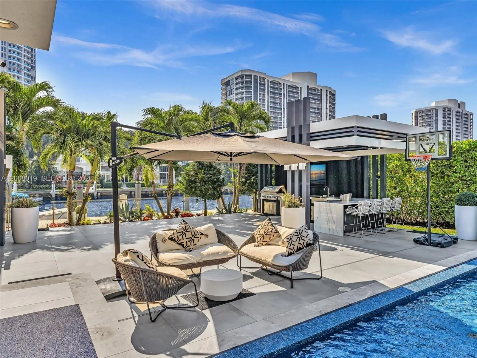 307 Holiday Dr, Hallandale Beach FL 33009