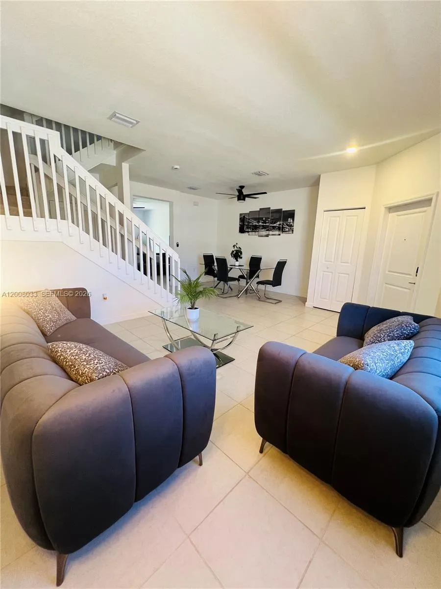 2562 SE 29th St, Homestead FL 33035