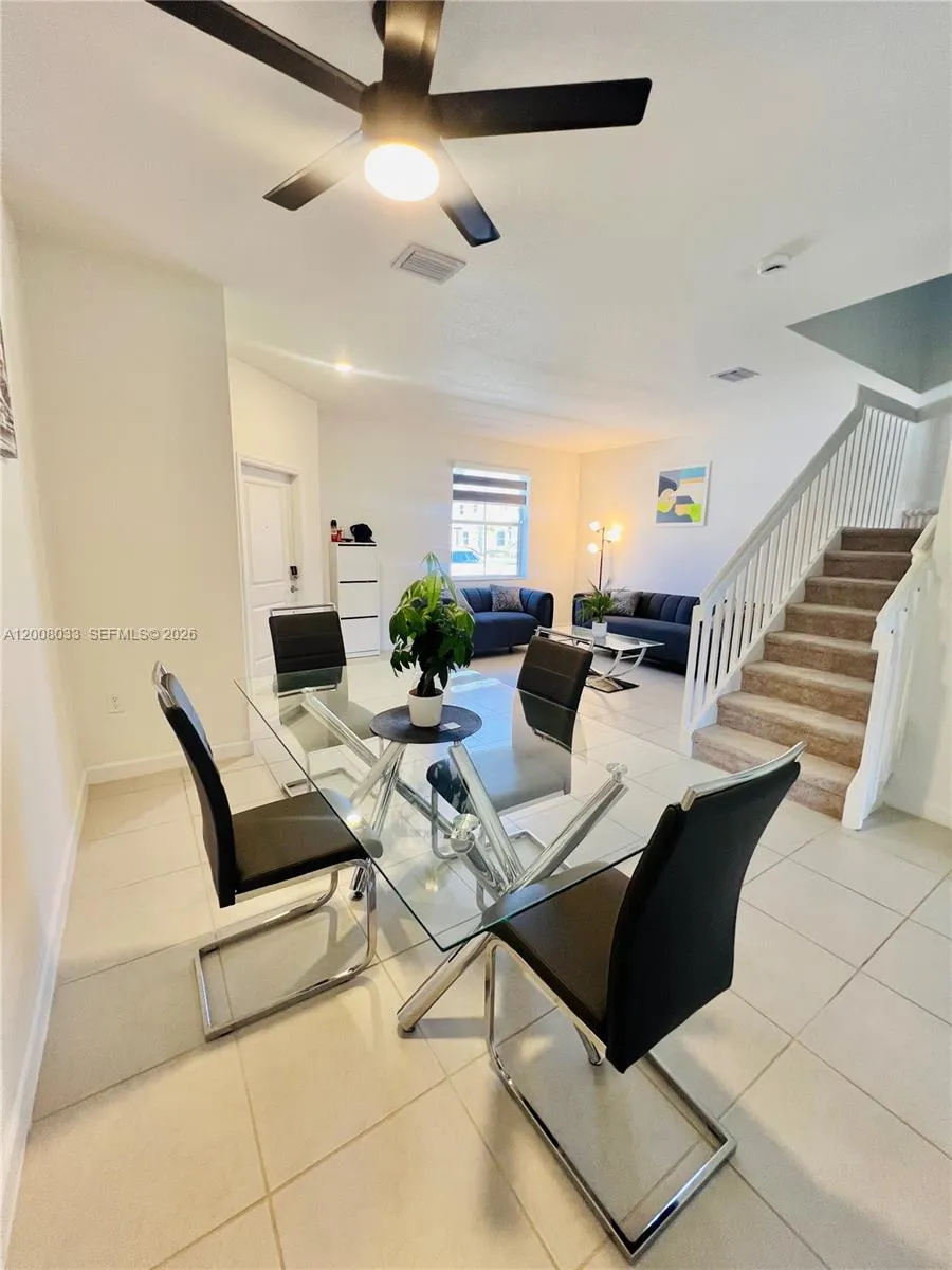 2562 SE 29th St, Homestead FL 33035