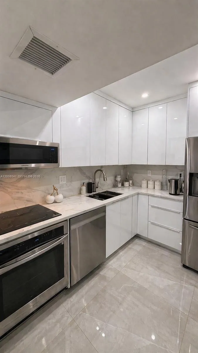 3731 N Country Club Dr # 24, Aventura FL 33180