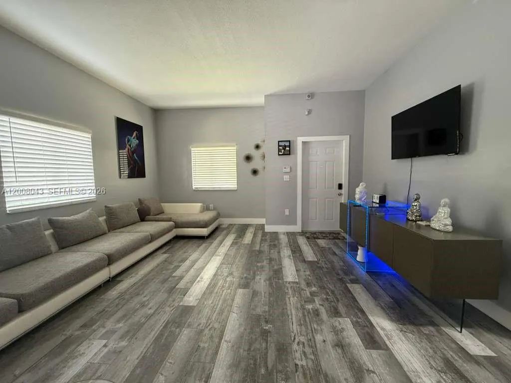 21525 SW 87th Ct, Cutler Bay FL 33189