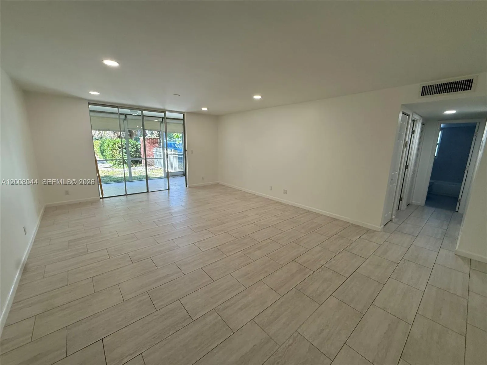 609 NE 14th Ave # 108, Hallandale Beach FL 33009