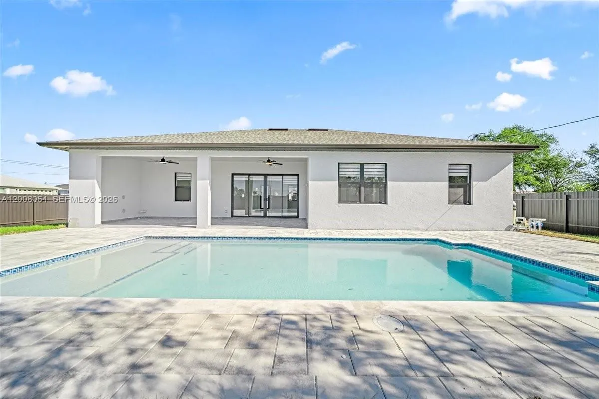 122 NE 11th Ter, Cape Coral FL 33909