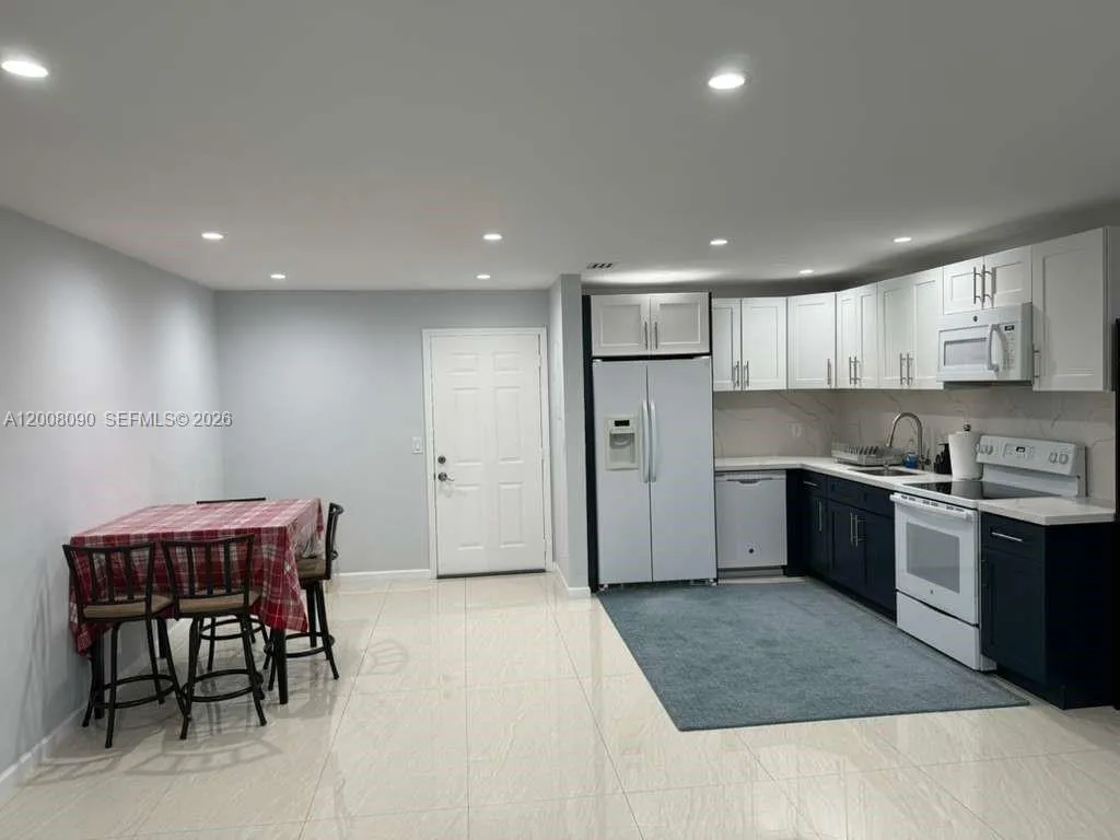 2950 Griffin Rd # 2, Dania Beach FL 33312