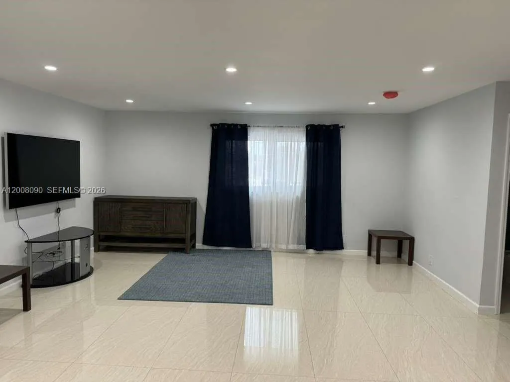 2950 Griffin Rd # 2, Dania Beach FL 33312