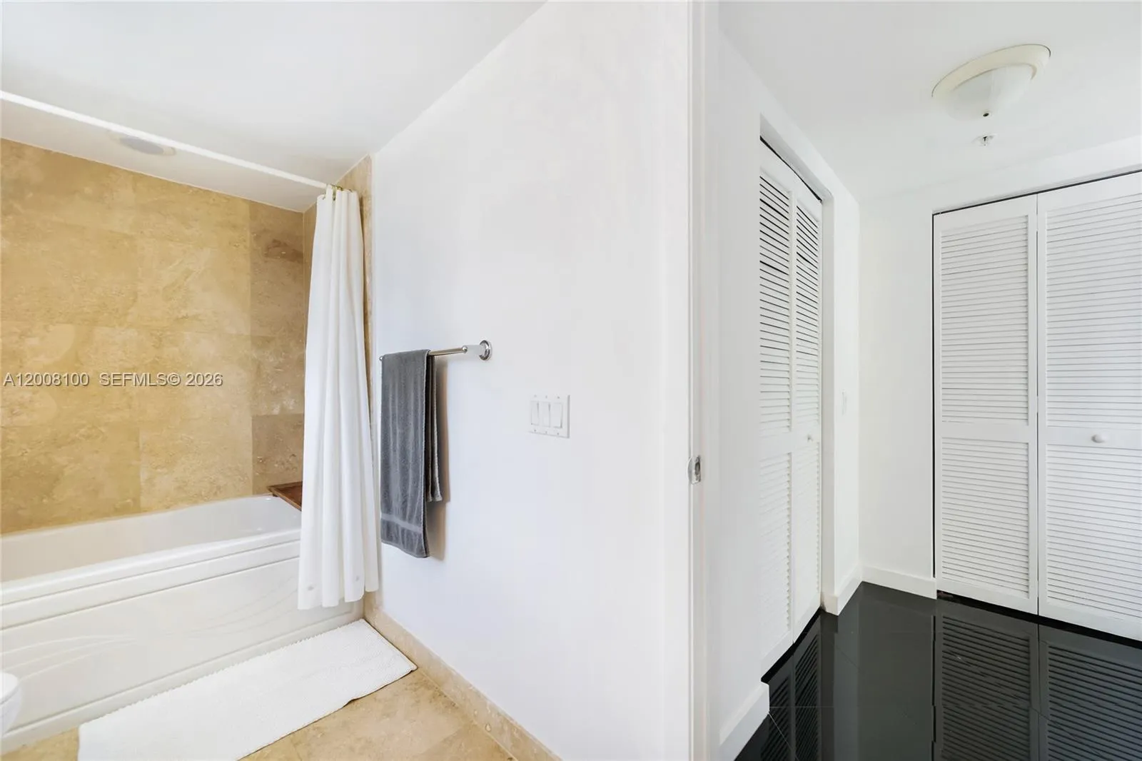 41 SE 5th St # 504, Miami FL 33131