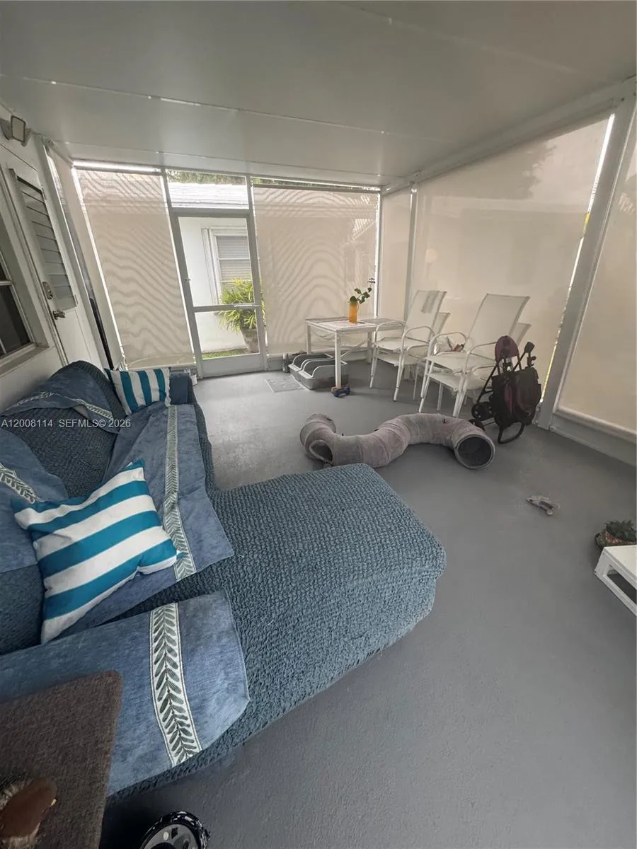 141 NW 28th St, Pompano Beach FL 33064