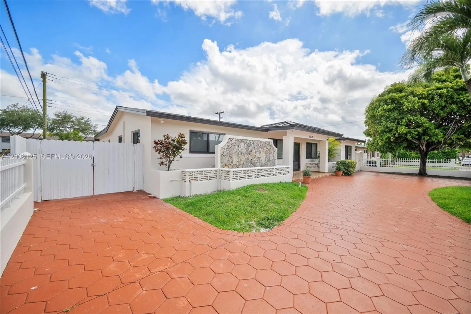 10320 SW 38th Ter, Miami FL 33165