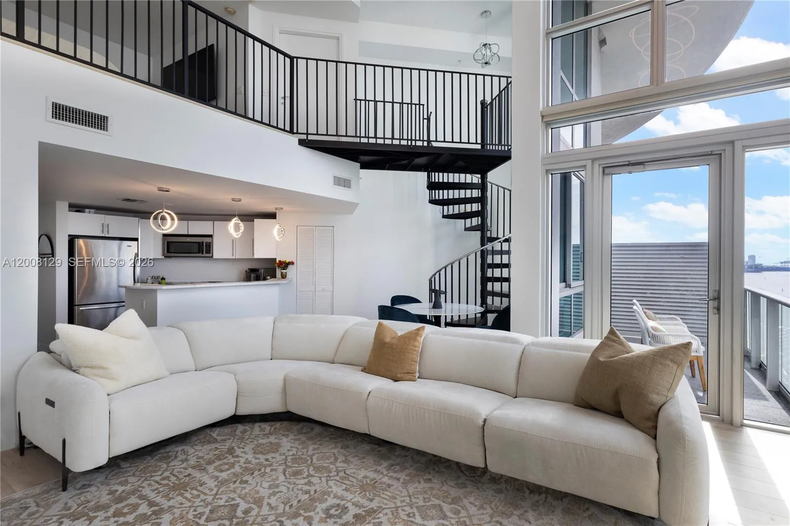 300 S Biscayne Blvd # 1014, Miami FL 33131