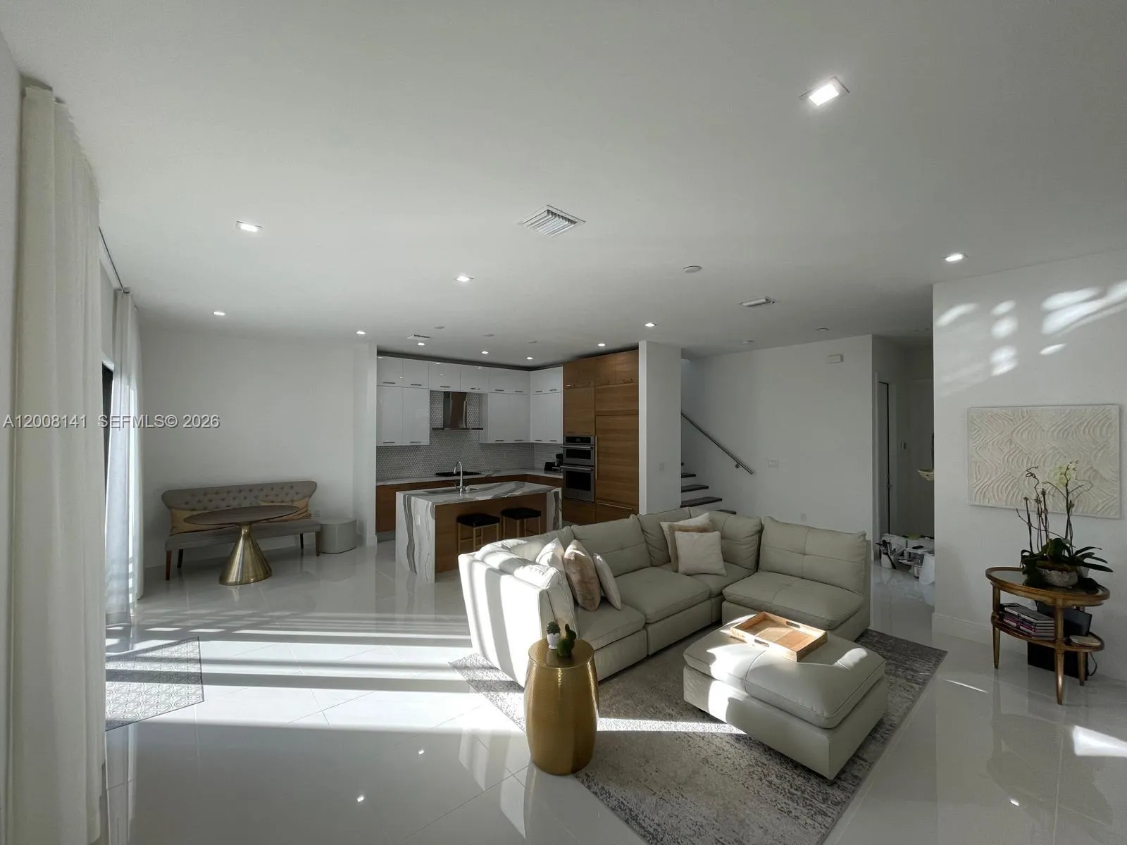 8283 NW 44th St, Doral FL 33166