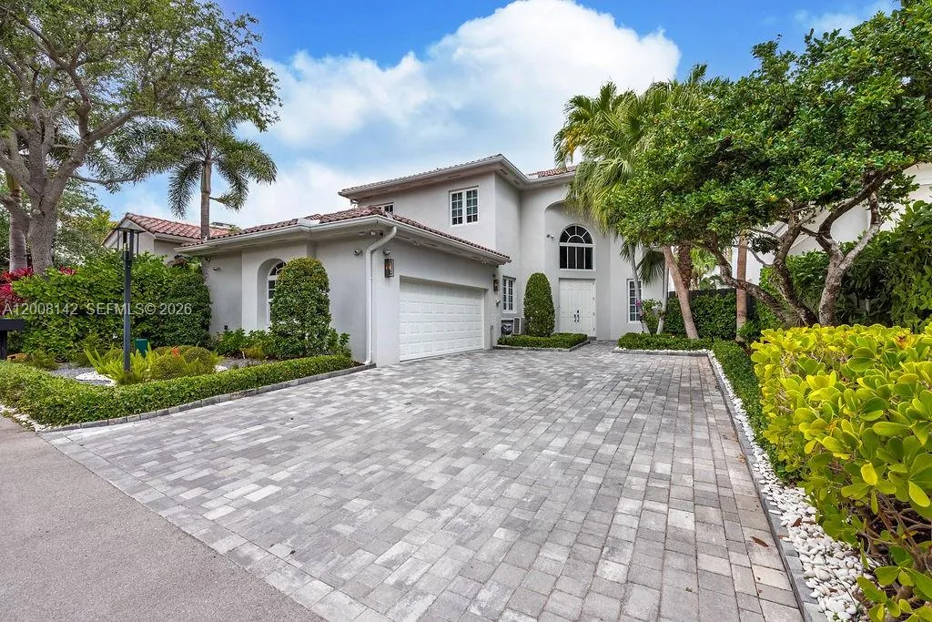 3949 194th Ln, Sunny Isles Beach FL 33160