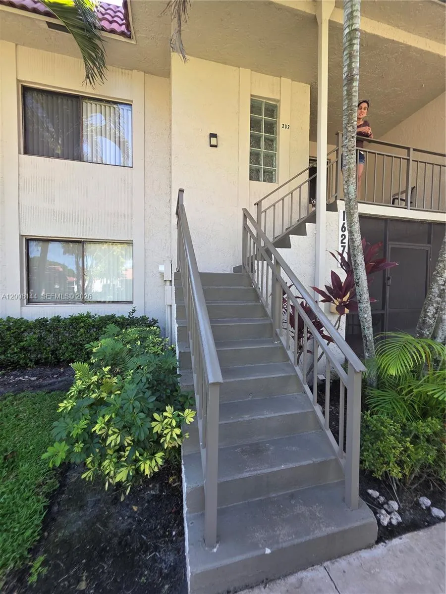 16278 Laurel Dr # 202, Weston FL 33326