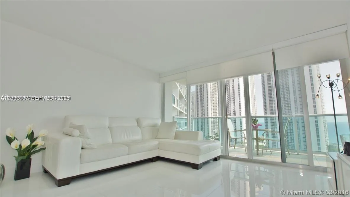 100 Bayview Dr # 1811, Sunny Isles Beach FL 33160