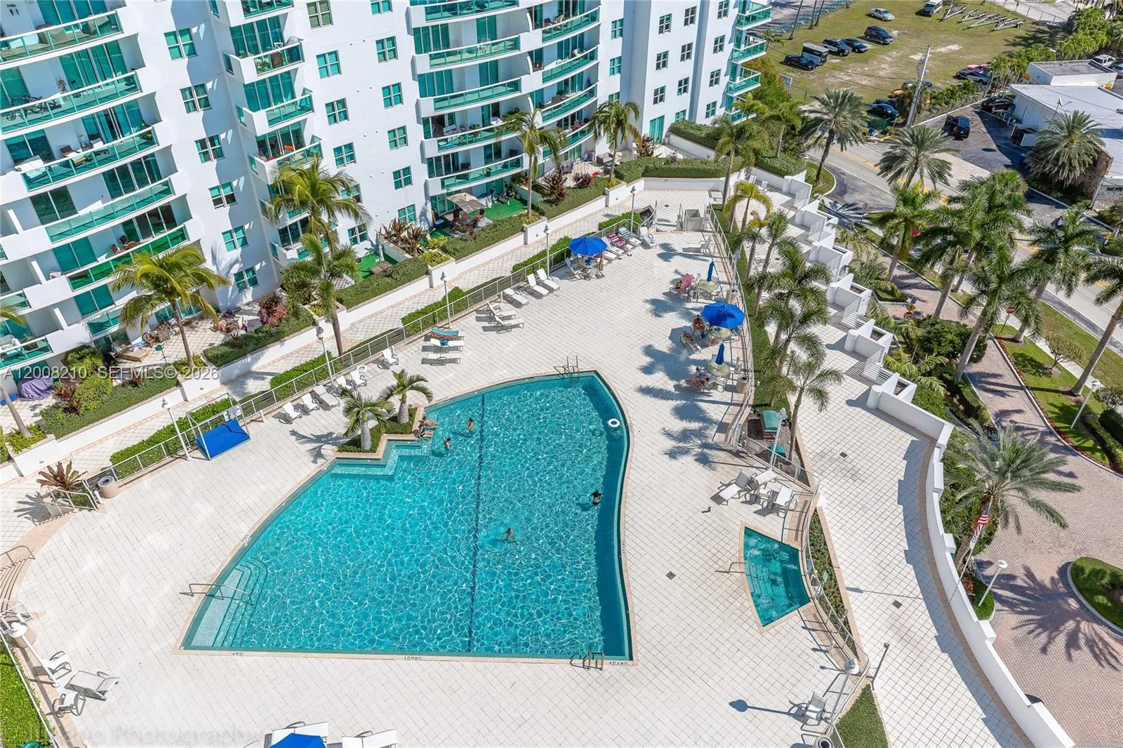 7900 Harbor Island Dr, North Bay Village FL 33141