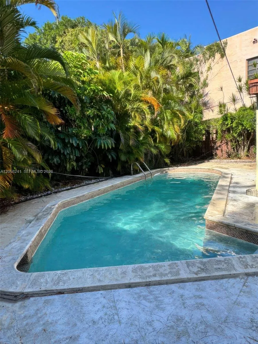 4582 Royal Palm Ave, Miami Beach FL 33140